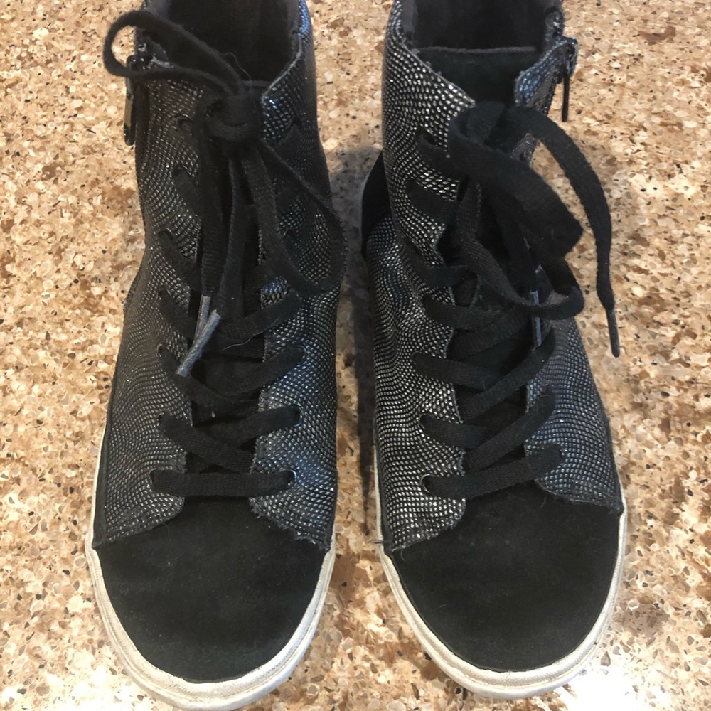 Ugg girls’ size 2 black sparkly high top‎ sneakers